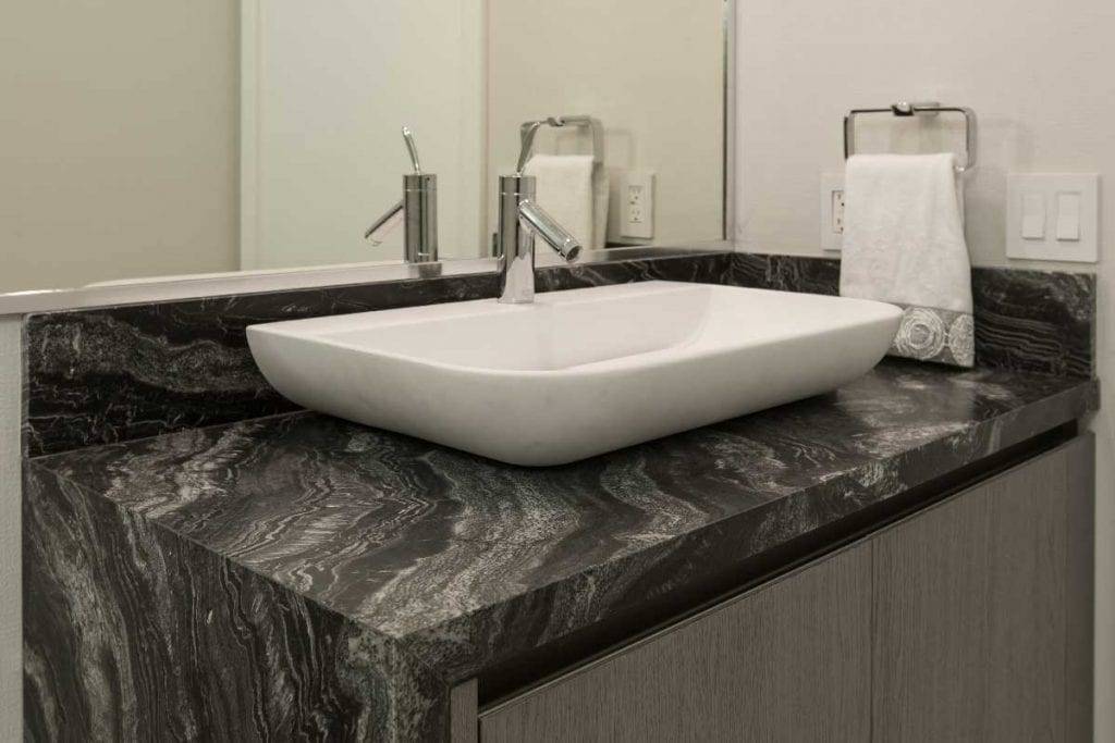 Agatha Quartzite Apartment – Bathroom