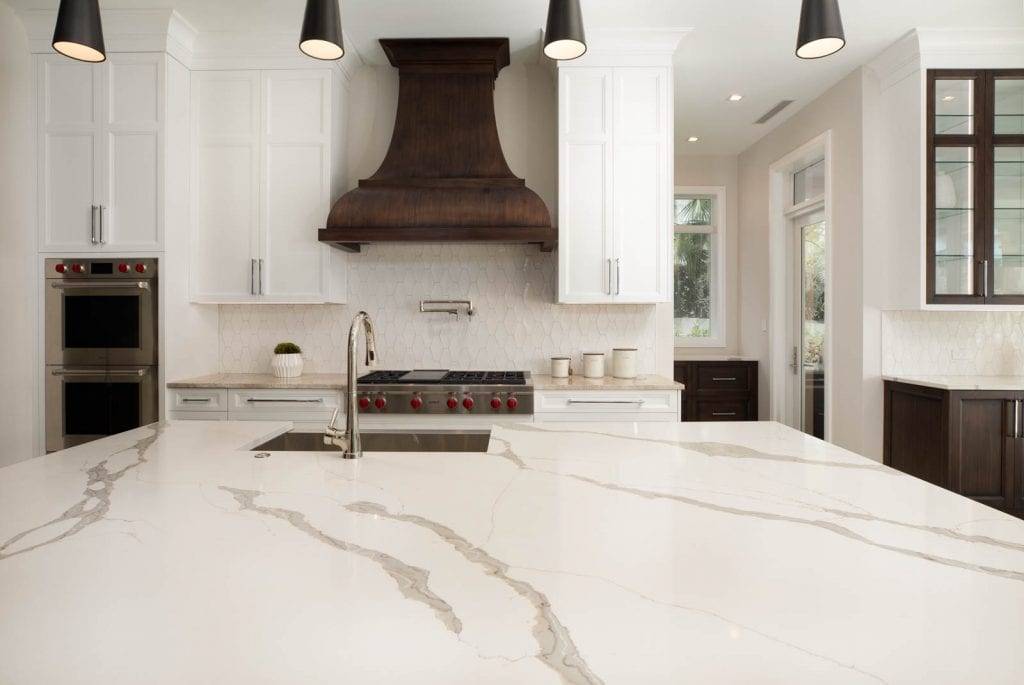 Verona Quartz Island Hood