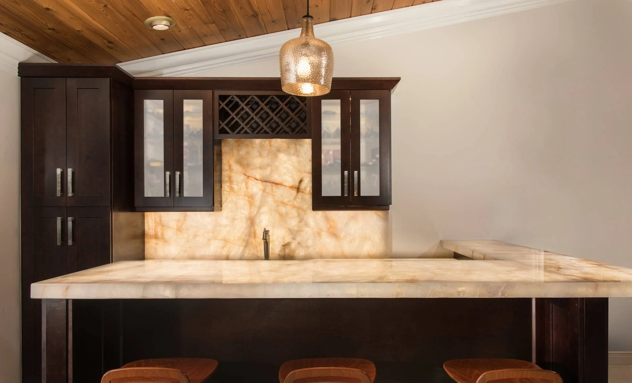 Stone Translucency and Backlighting 2 Cristallo Bar