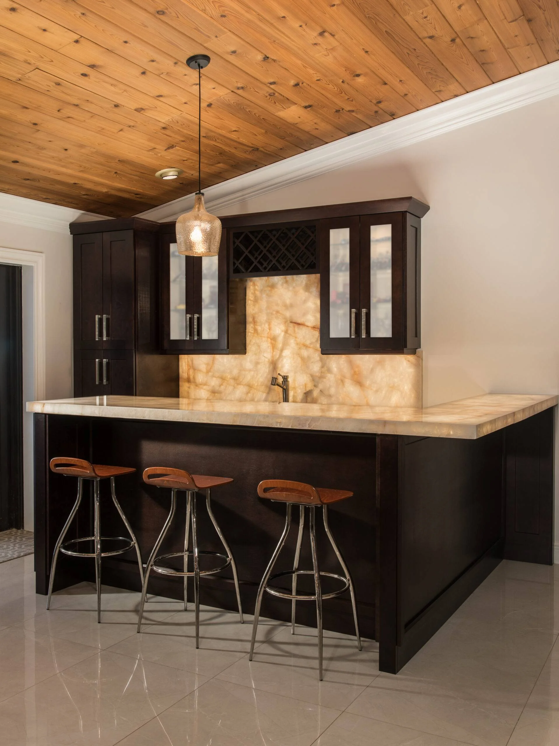 Cristallo Backlit Bar Portrait 1 scaled