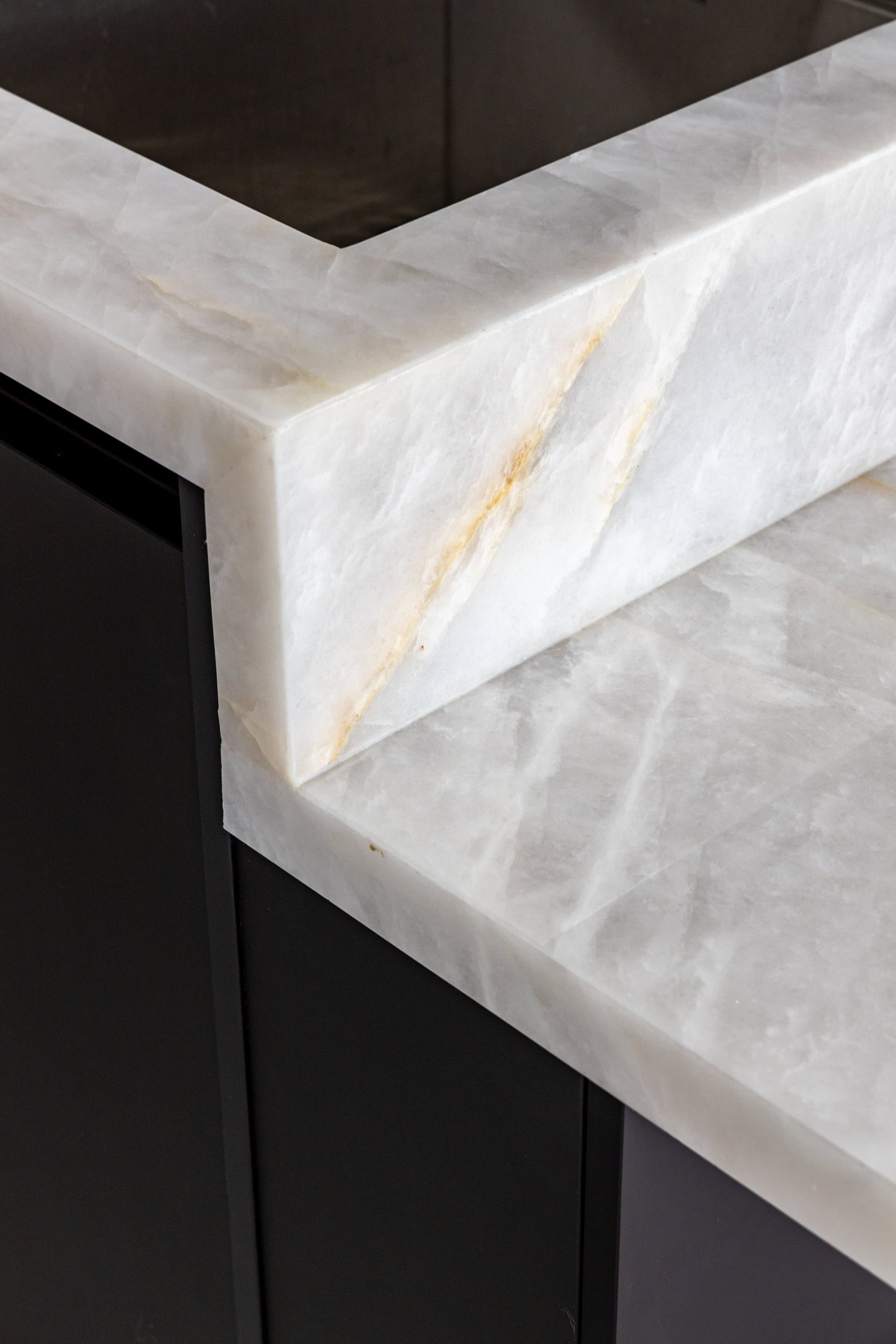 Cristallo Iceberg Quartzite Kitchen - Primestones® Granite, Quartz, Marble