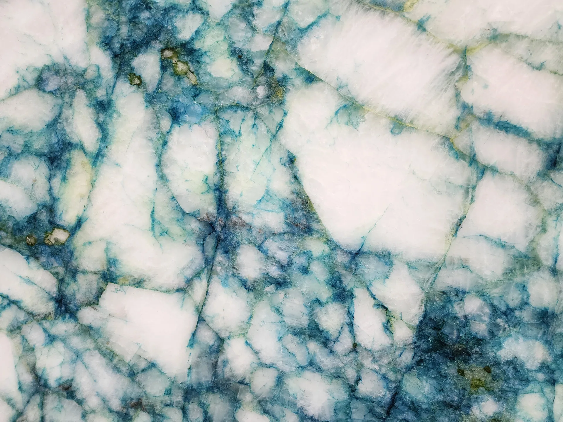 Cristallo Turquoise Quartzite Closeup